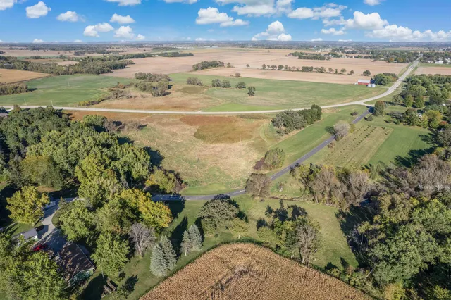 $129,900 | 11.18 Hillcrest Road, Juneau, WI 53039