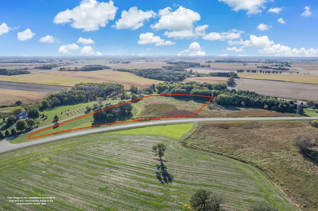 $129,900 | 11.18 Hillcrest Road, Juneau, WI 53039