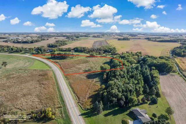 $129,900 | 11.18 Hillcrest Road, Juneau, WI 53039