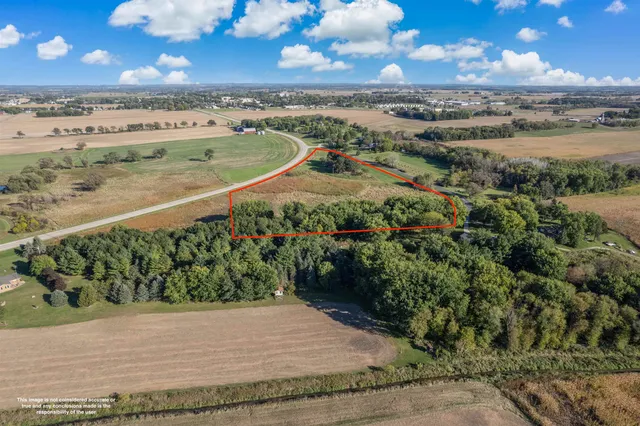 $129,900 | 11.18 Hillcrest Road, Juneau, WI 53039