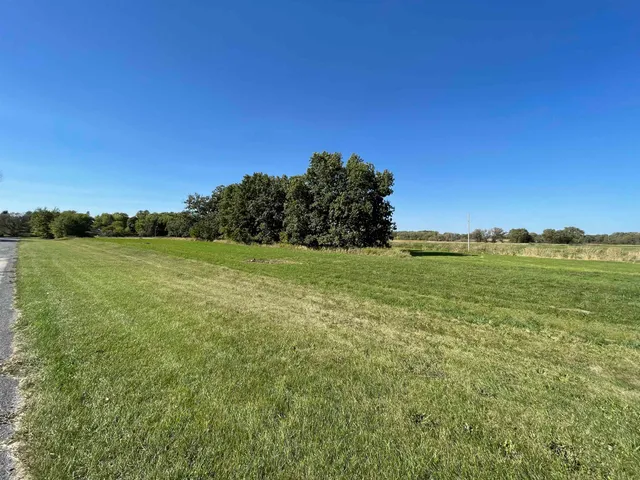 $129,900 | 11.18 Hillcrest Road, Juneau, WI 53039