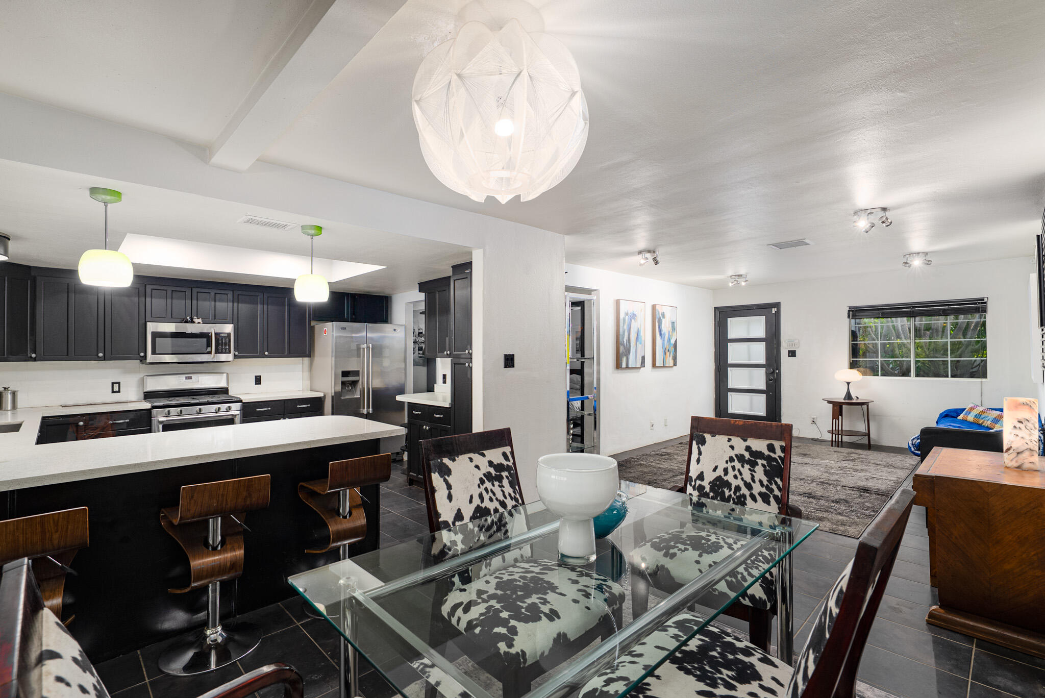 3882 East Sunny Dunes Road Palm Springs, CA 92264 - Photo 11 of 34 a view of a dining room with furniture