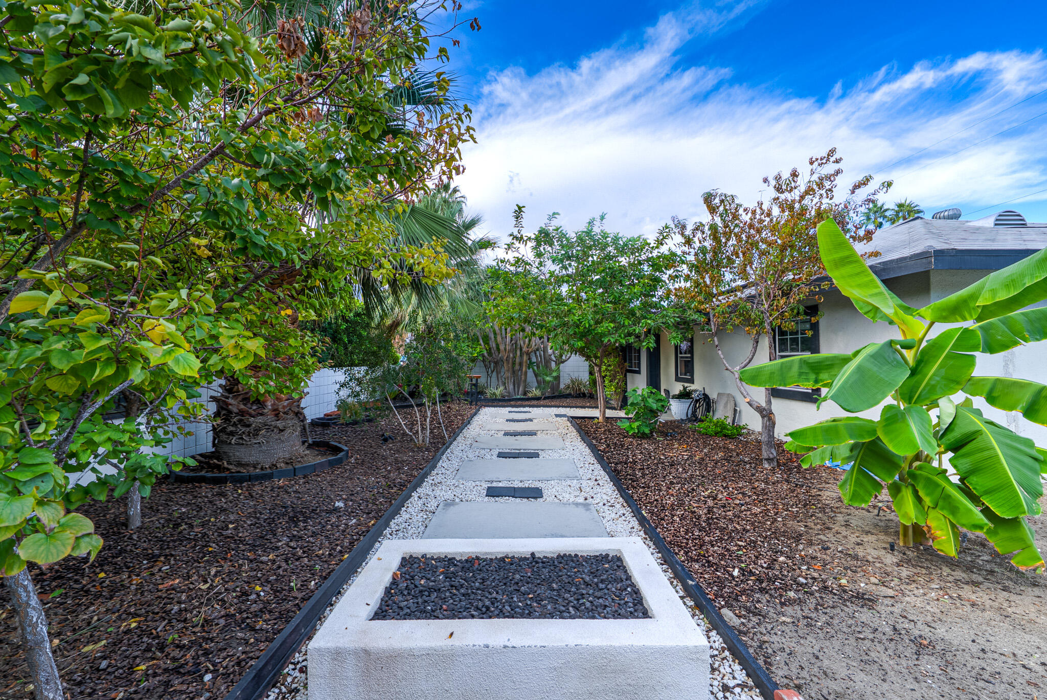 3882 East Sunny Dunes Road Palm Springs, CA 92264 - Photo 31 of 34 a view of a pathway with plants