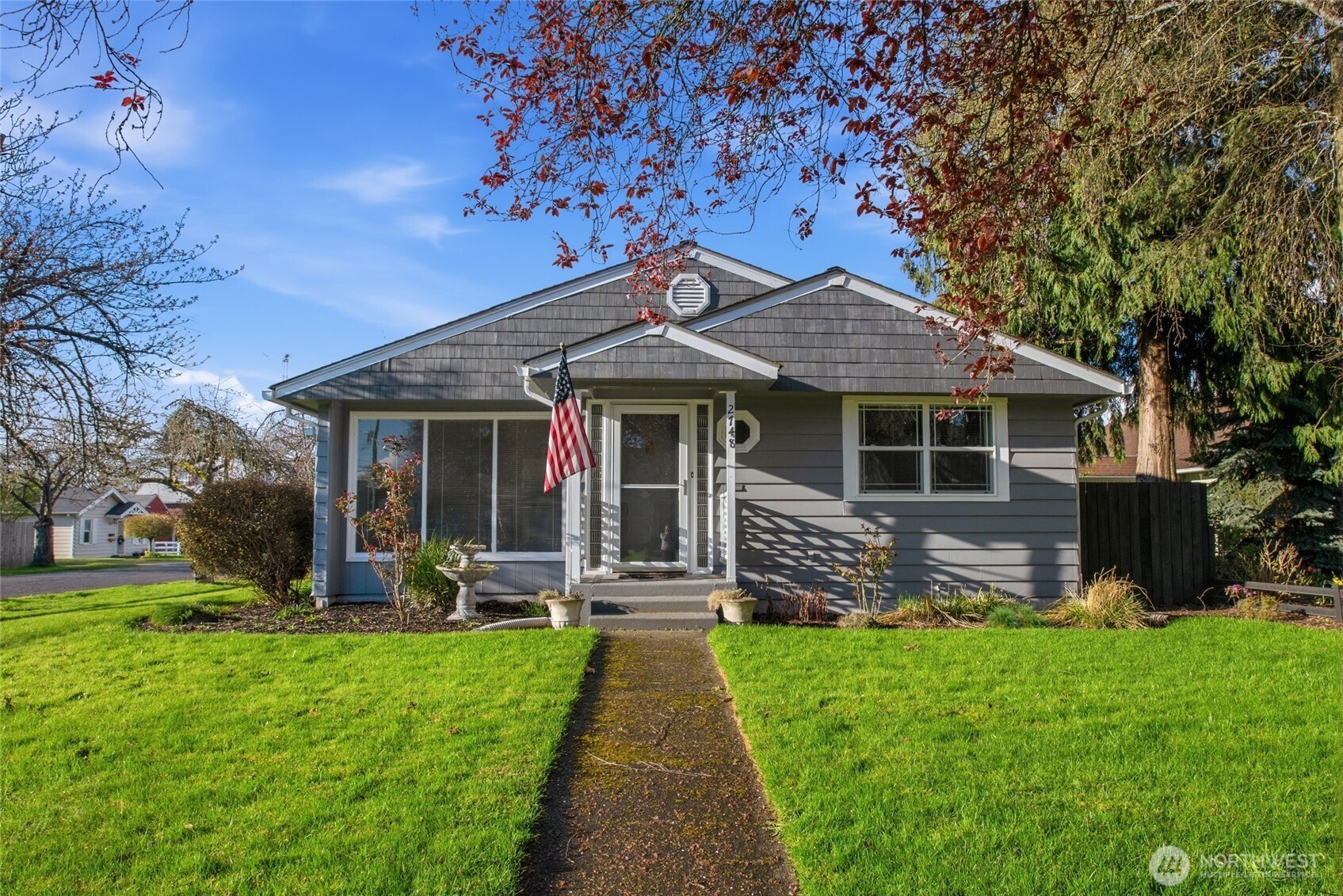 2748 Field Street Longview, WA 98632 - Photo 1 of 39 a front view of a house with garden