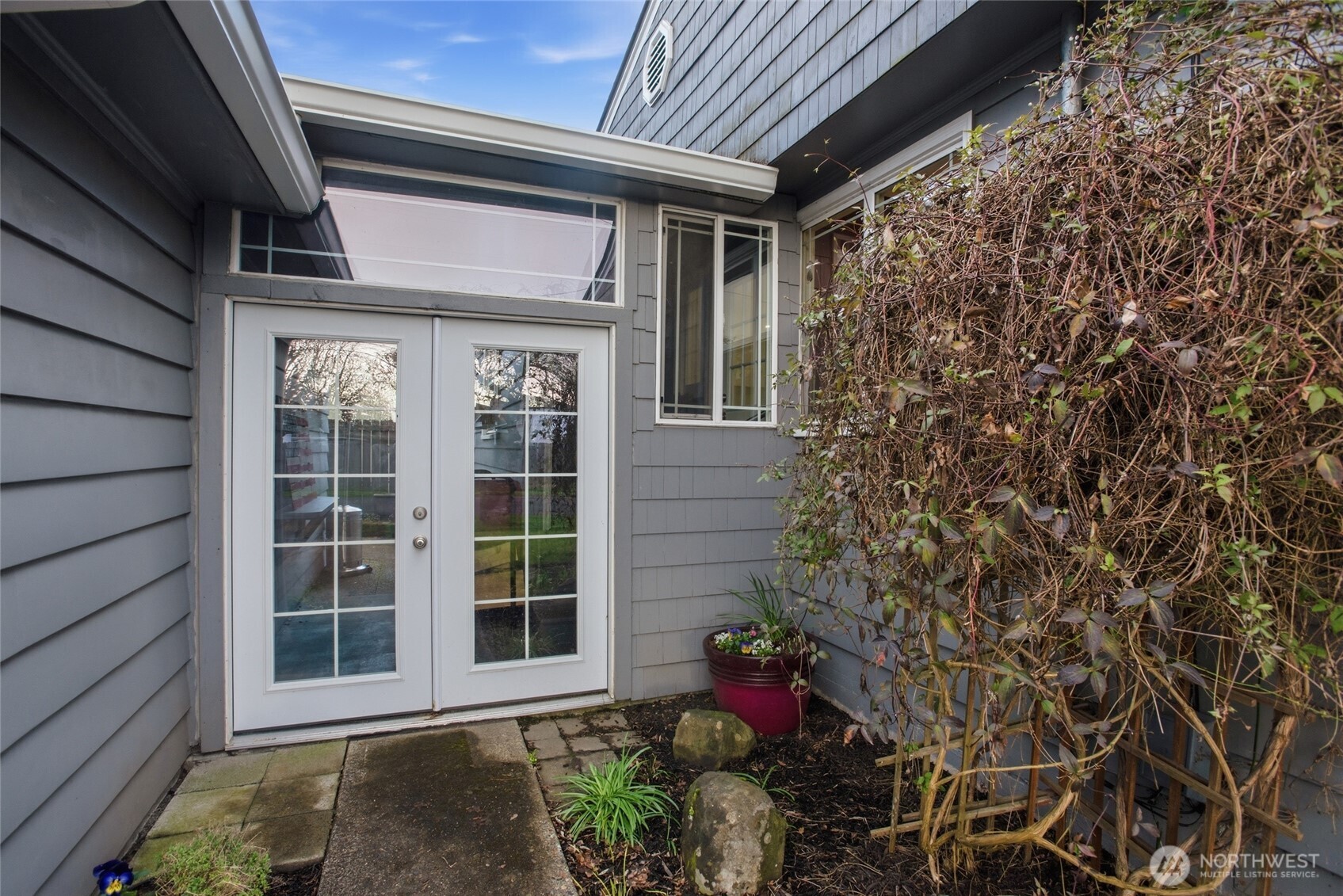 2748 Field Street Longview, WA 98632 - Photo 28 of 39 a front view of a house with a yard