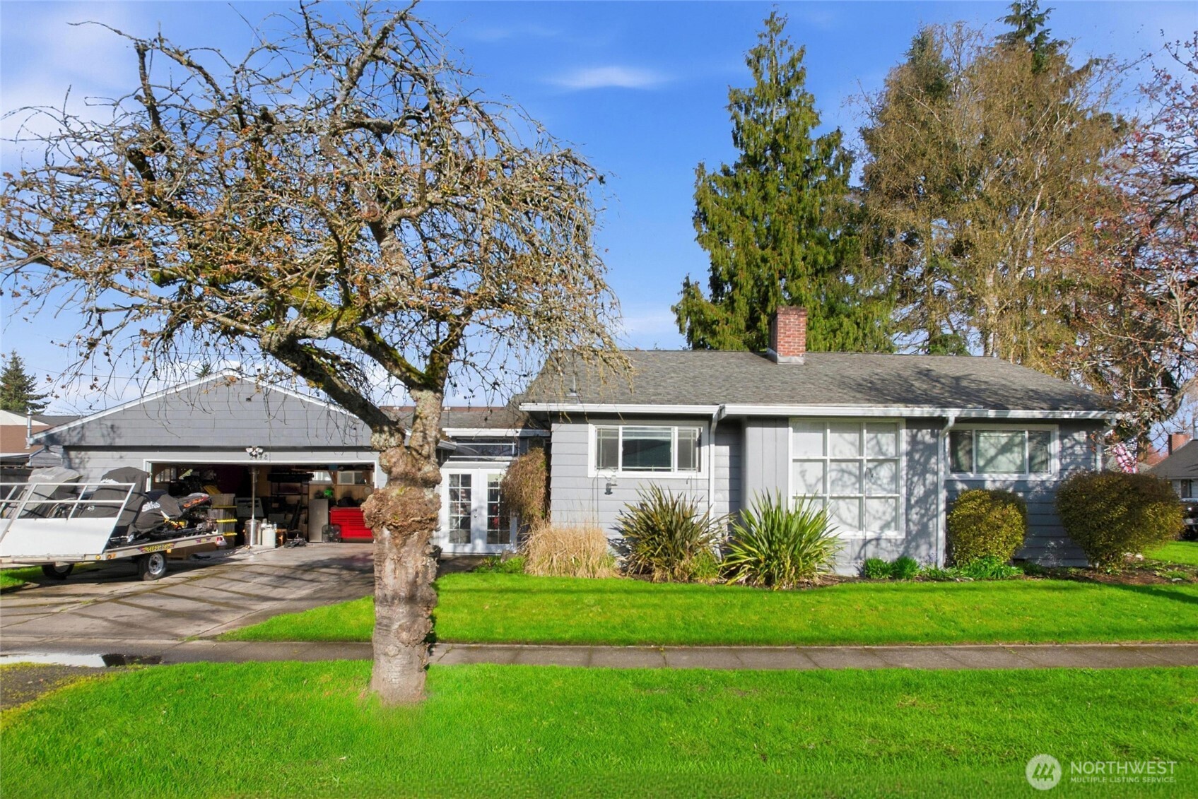 2748 Field Street Longview, WA 98632 - Photo 31 of 39 a front view of a house with a garden and trees