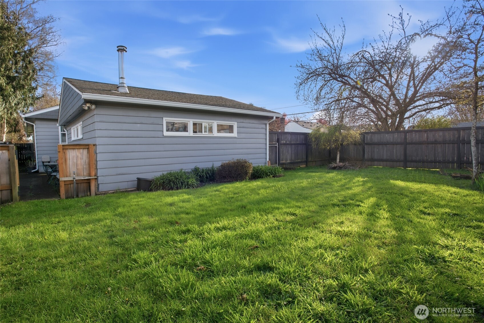 2748 Field Street Longview, WA 98632 - Photo 34 of 39 a front view of a house with a yard and trees