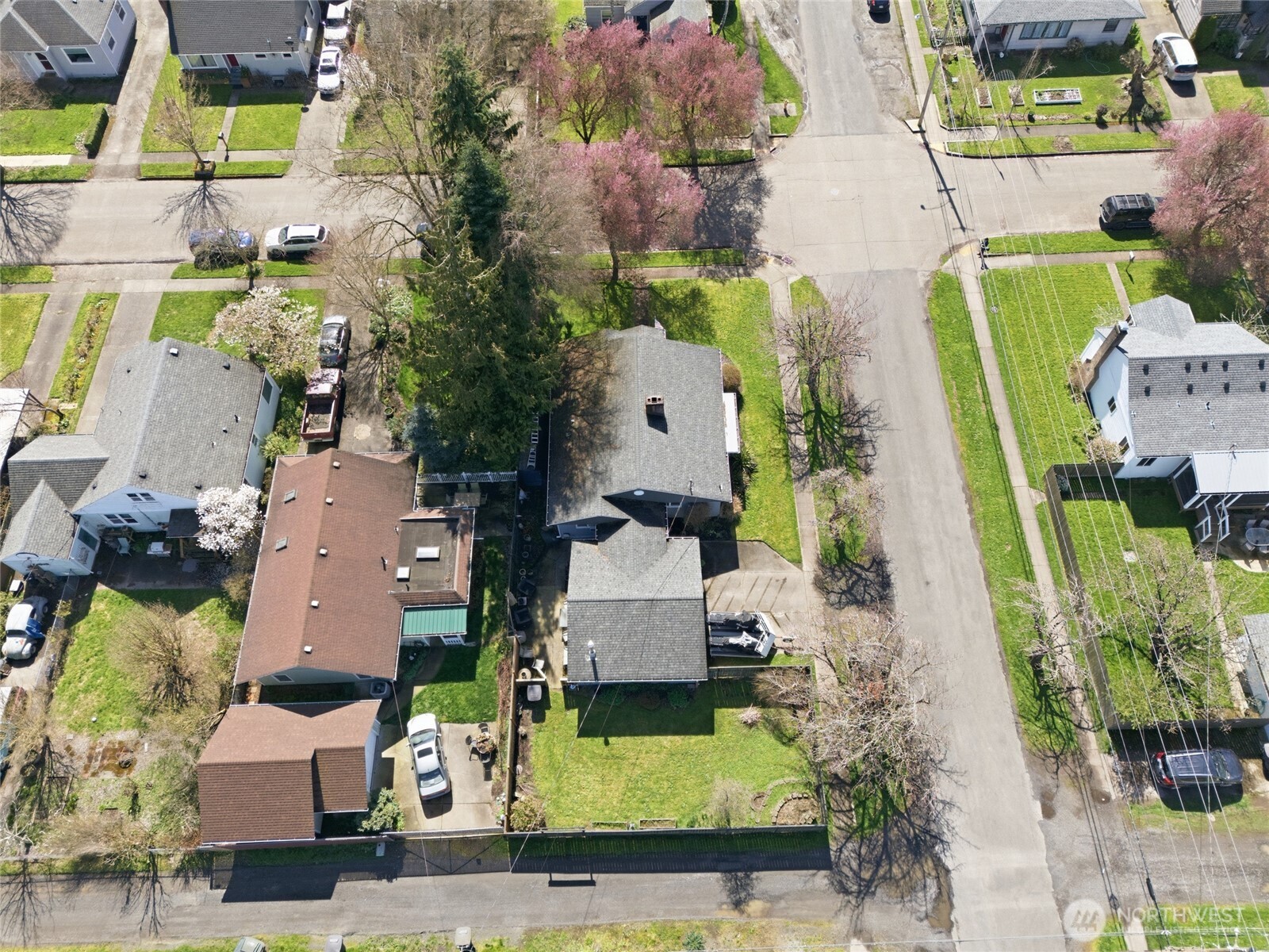 2748 Field Street Longview, WA 98632 - Photo 37 of 39 an aerial view of residential houses with outdoor space and parking