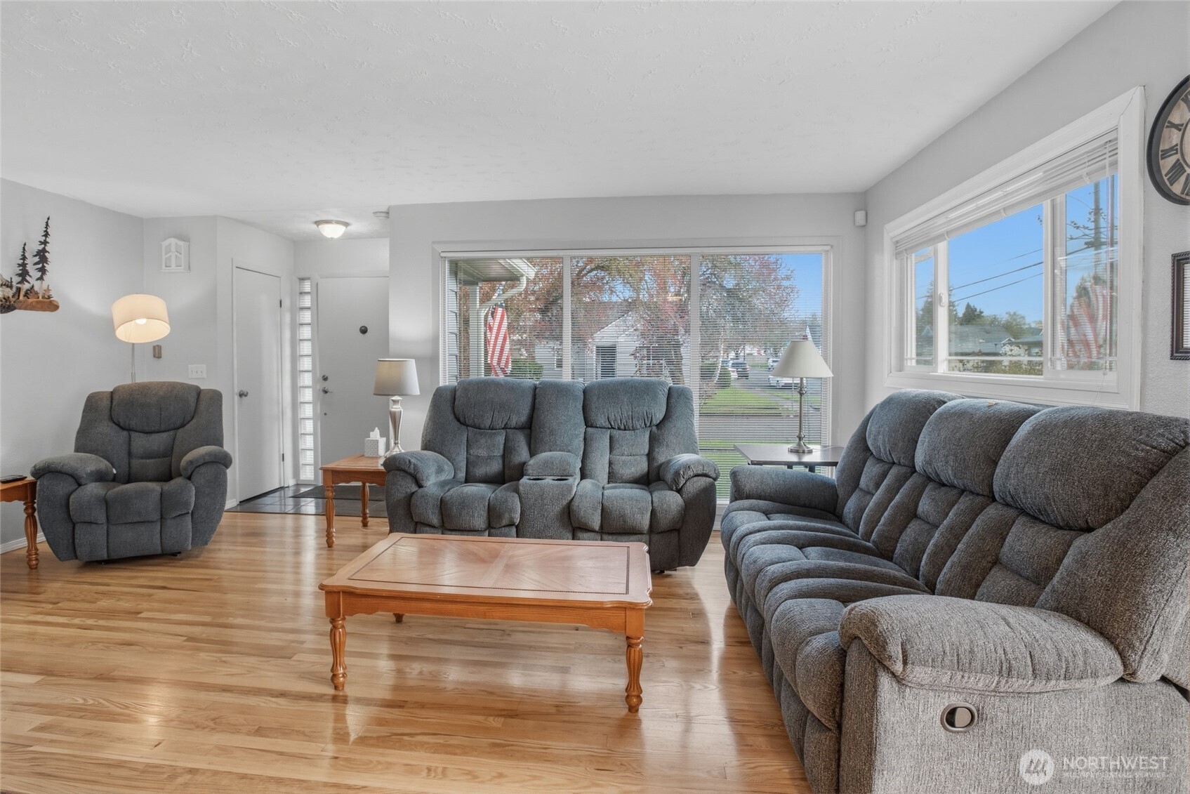 2748 Field Street Longview, WA 98632 - Photo 10 of 39 a living room with furniture and a large window