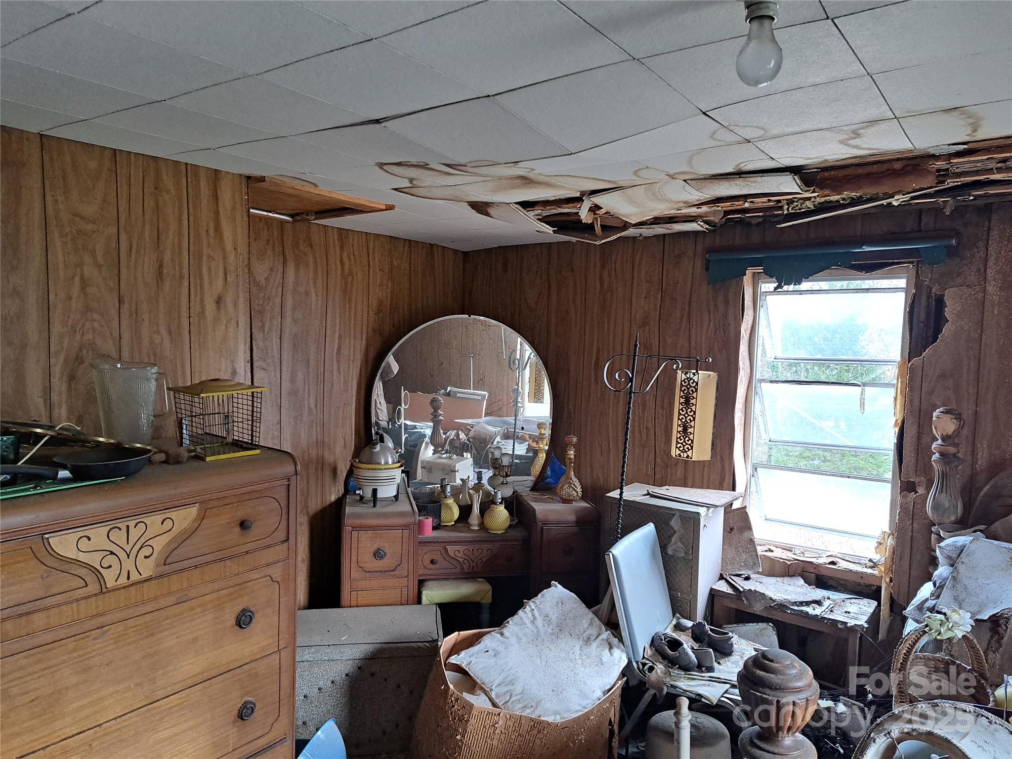 101 Knight Drive Clyde, NC 28721 - Photo 18 of 26 a living room with furniture