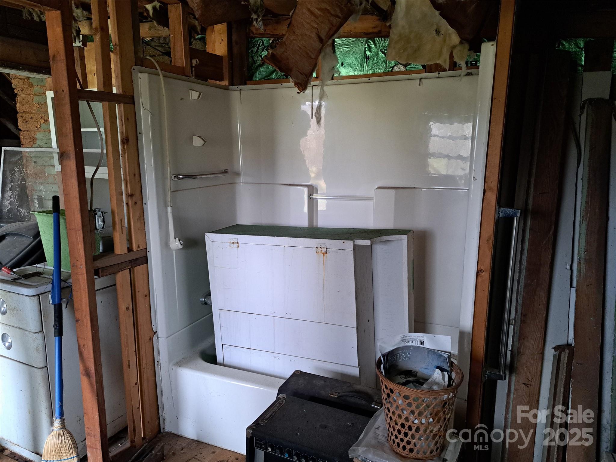 101 Knight Drive Clyde, NC 28721 - Photo 21 of 26 a living room with furniture