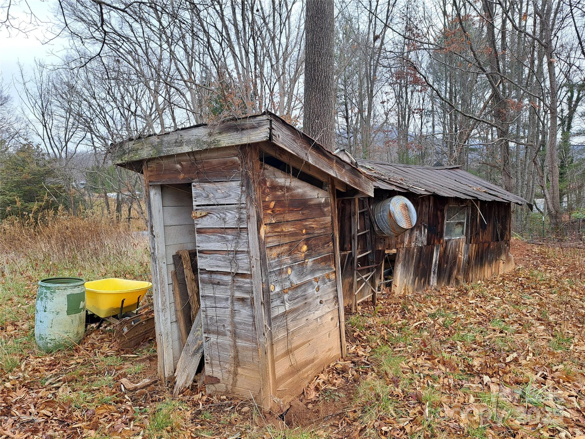 101 Knight Drive Clyde, NC 28721 - Photo 6 of 26 a backyard of a house with table and chairs