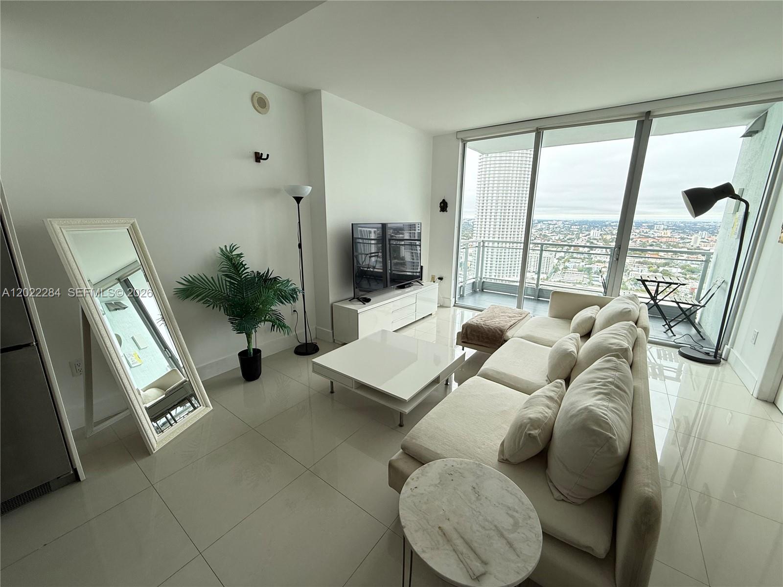 92 Southwest 3rd Street, Unit 3709 Miami, FL 33130 - Photo 3 of 22