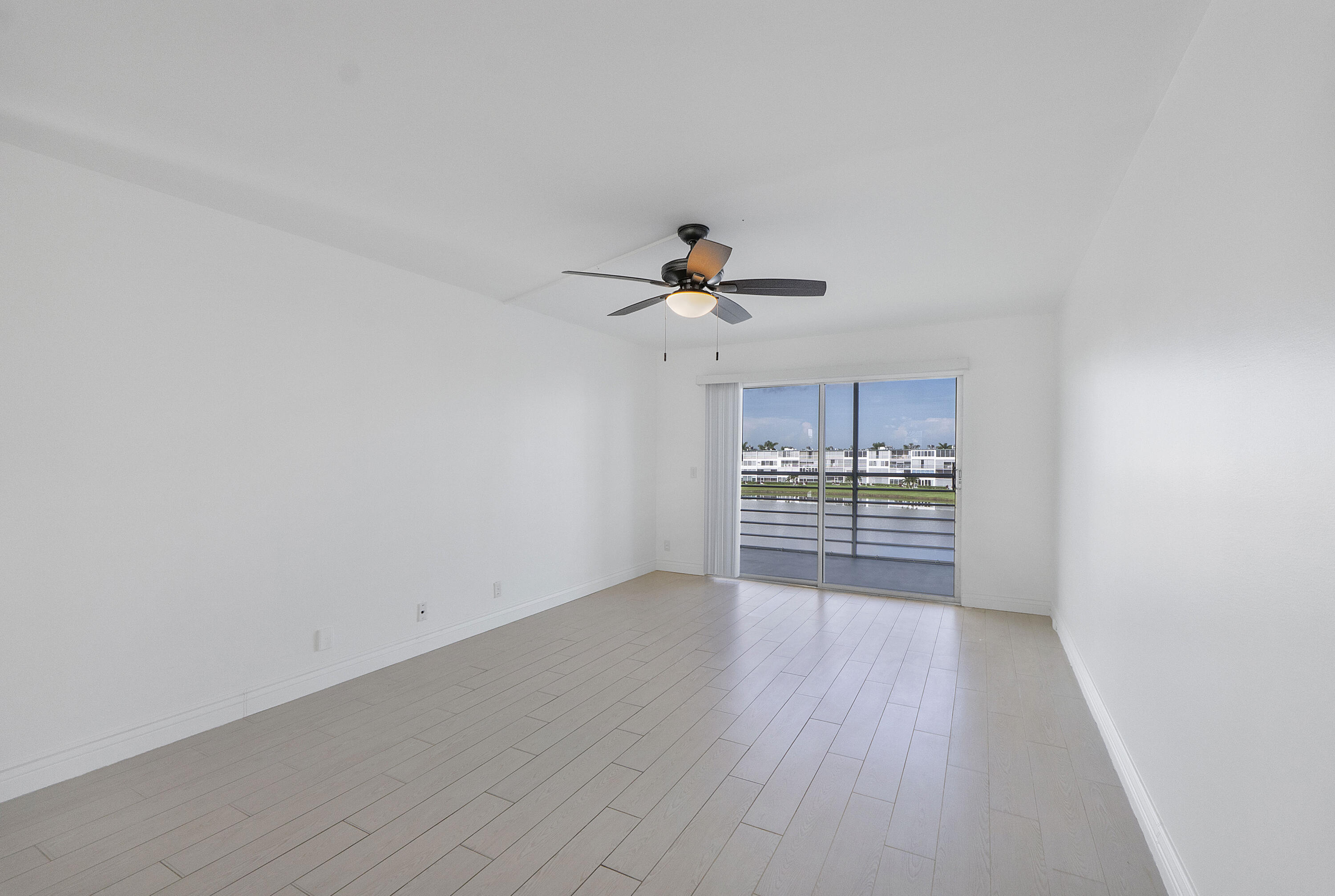 4072 Guildford East Boca Raton, FL 33434 - Photo 16 of 36 4072 Gildford D_004