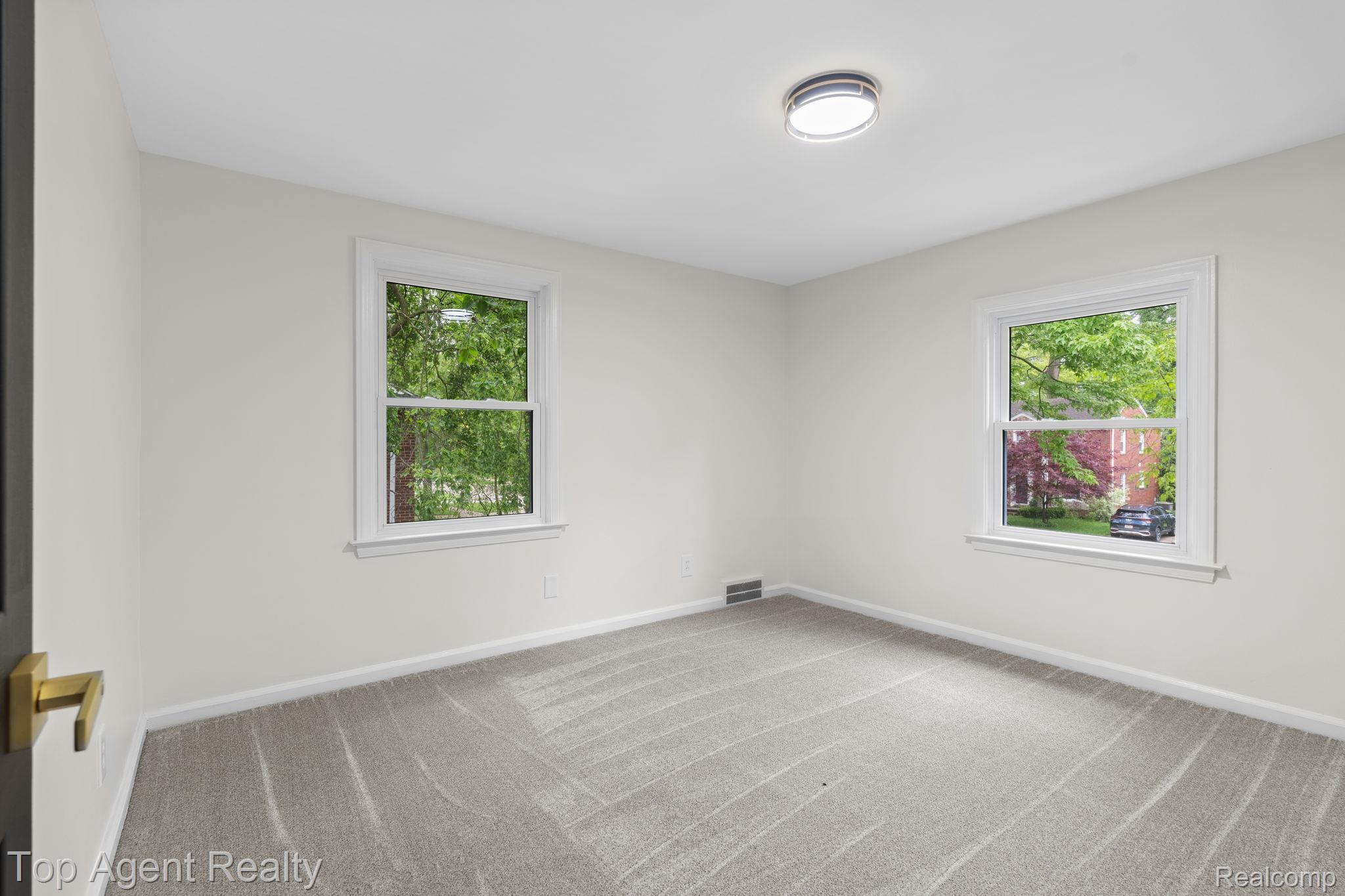 1894 Broadstone Road Grosse Pointe, MI 48236 - Photo 25 of 60 28-web-or-mls-1894 Broadstone Rd_031.jpg