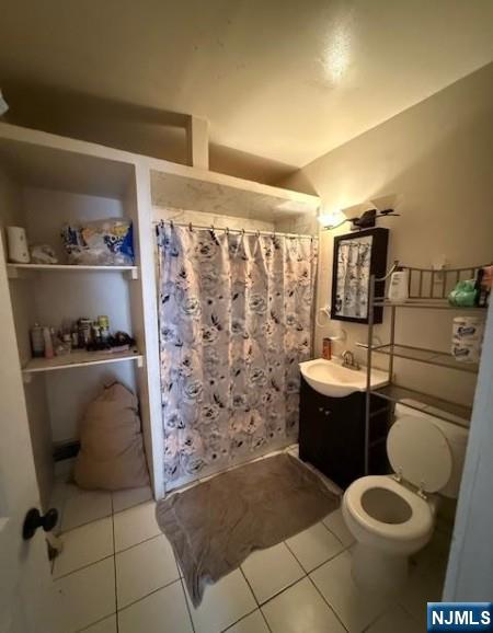 286 North 6th Street Prospect Park, NJ 07508 - Photo 8 of 15 a bathroom with a toilet and shower