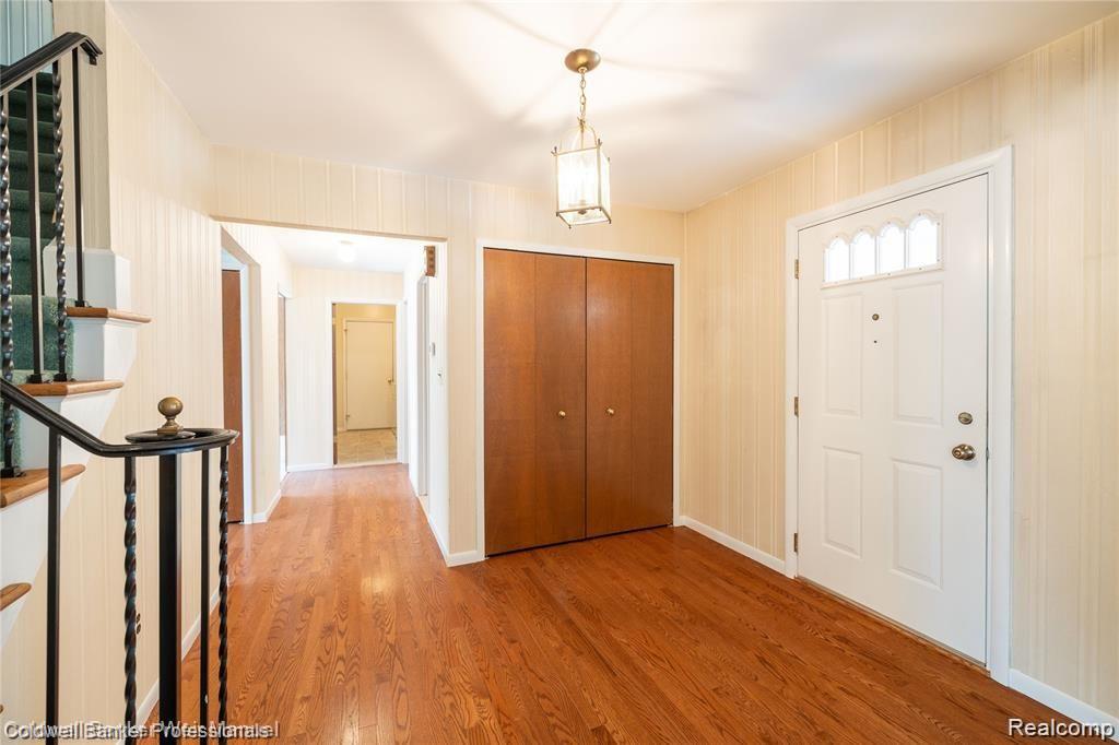 36029 Smithfield Road Farmington, MI 48335 - Photo 2 of 36 36029 Smithfield, Farmington (2 of 36).jpg