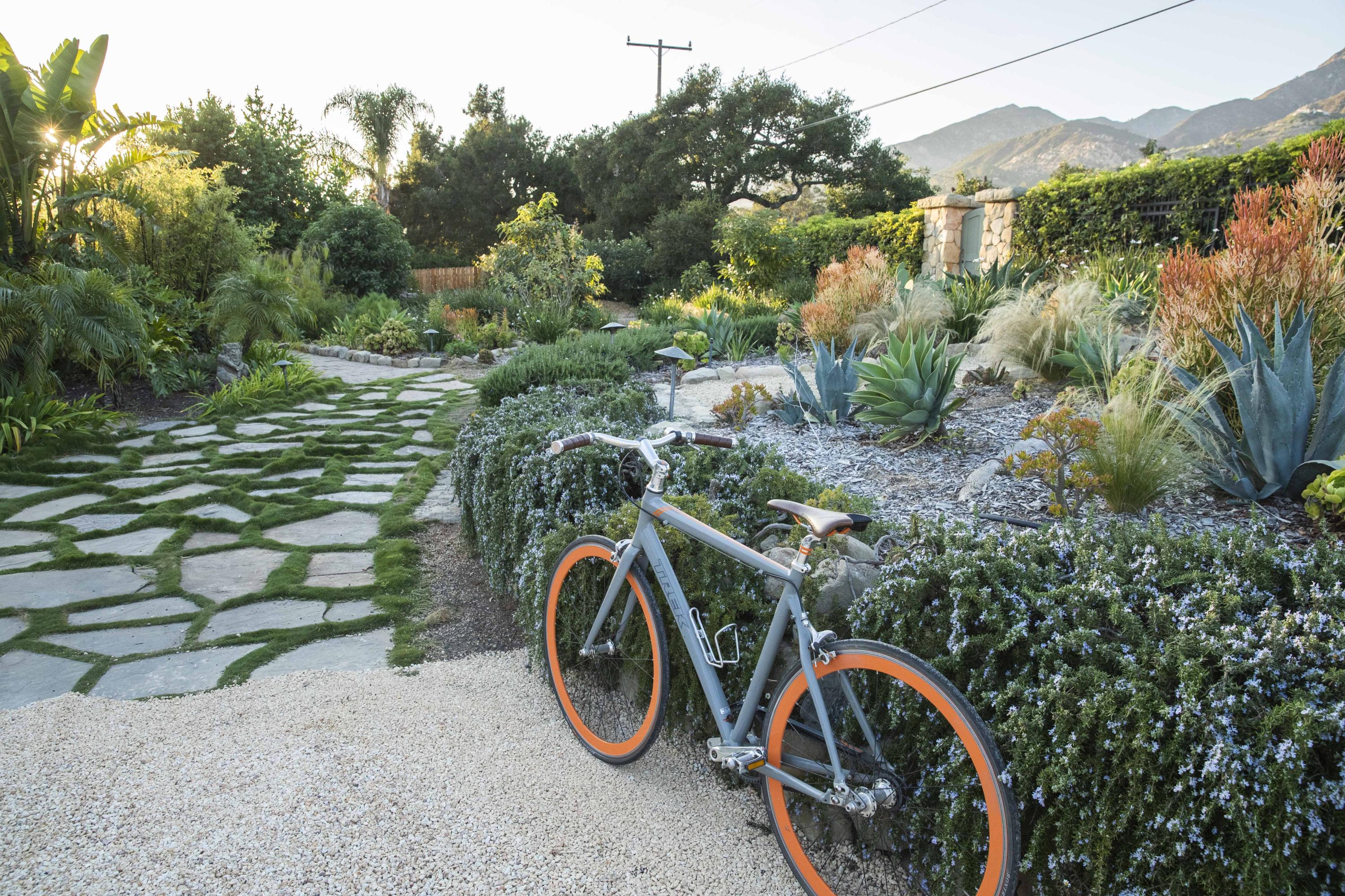 2239 Feather Hill Road Santa Barbara, CA 93108 - Photo 14 of 22 FRONT YARD