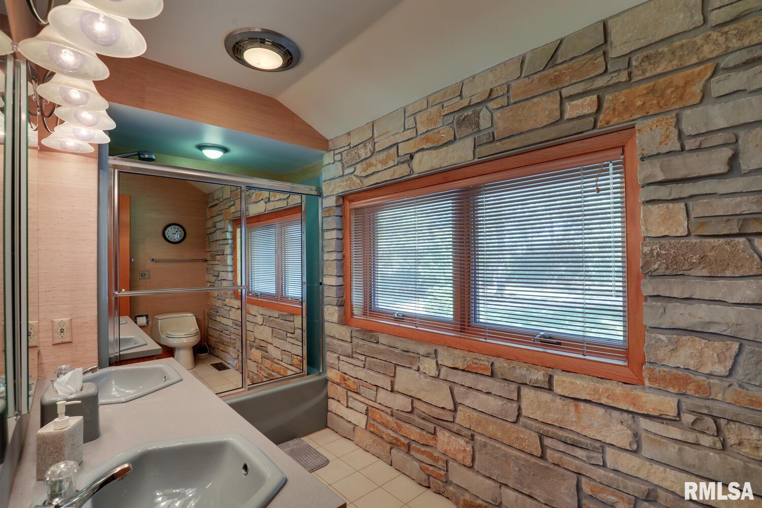 100 South Quail Walk Road Macomb, IL 61455 - Photo 33 of 59