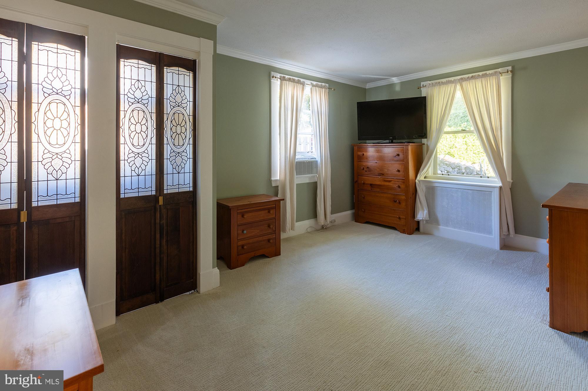 1424 West Joppa Road Towson, MD 21204 - Photo 10 of 30 Main level bedroom