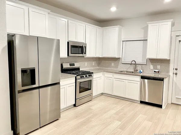 $2,200 | 6503 Casina Glen, San Antonio, TX 78249