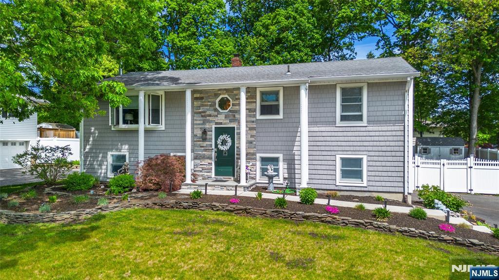 42 Summit Road Oak Ridge, NJ 07438 - Photo 4 of 39