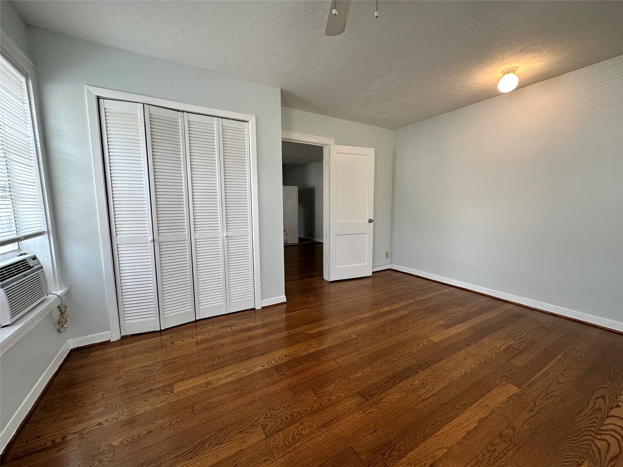 4624 Clay Street Houston, TX 77023 - Photo 2 of 18