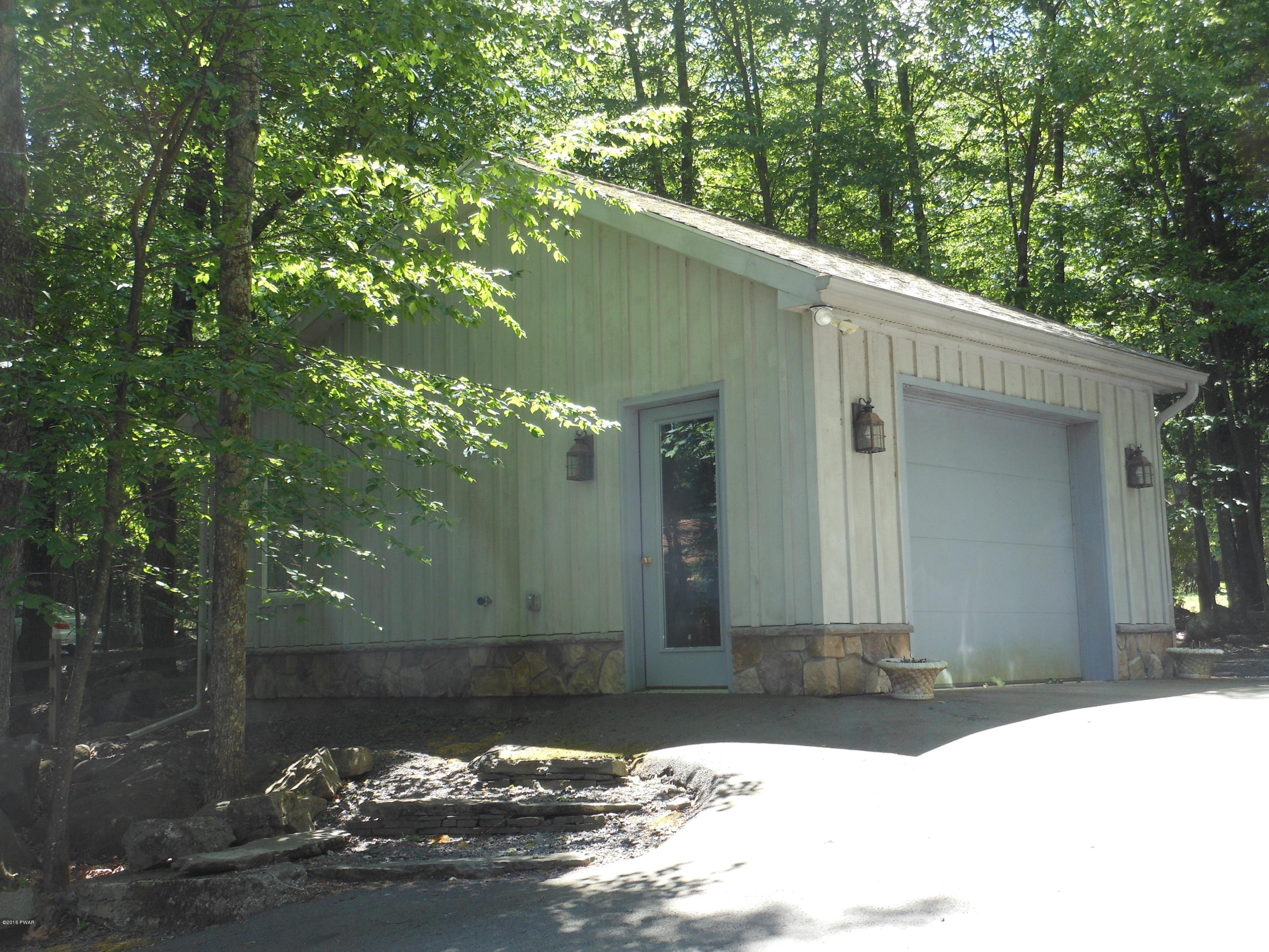 117 Heron Bay Road Hawley, PA 18428 - Photo 7 of 63