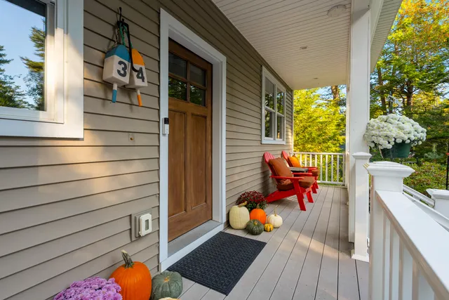 $1,100,000 | 34 Newfield Road, Freeport, ME 04032