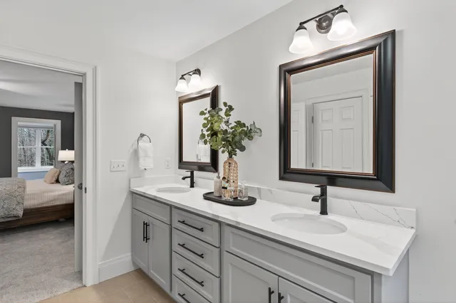 $1,100,000 | 34 Newfield Road, Freeport, ME 04032