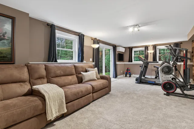 $1,100,000 | 34 Newfield Road, Freeport, ME 04032