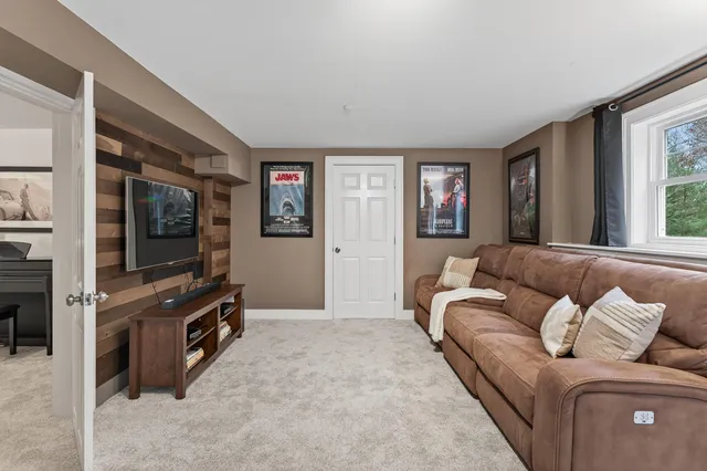 $1,100,000 | 34 Newfield Road, Freeport, ME 04032