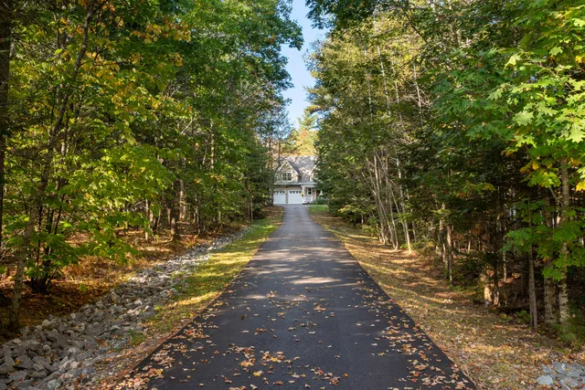 $1,100,000 | 34 Newfield Road, Freeport, ME 04032