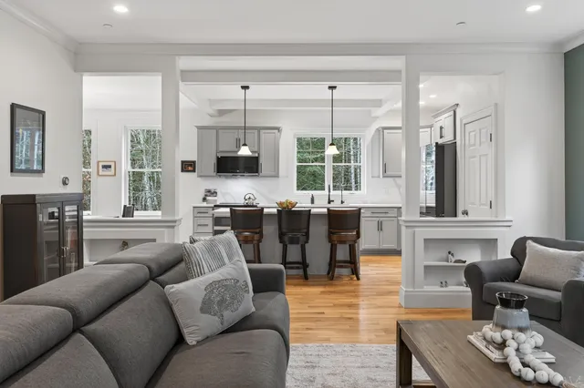 $1,100,000 | 34 Newfield Road, Freeport, ME 04032