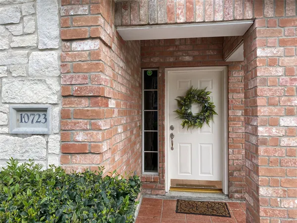 $1,950 | 10723 Norchester Village Drive, Houston, TX 77070