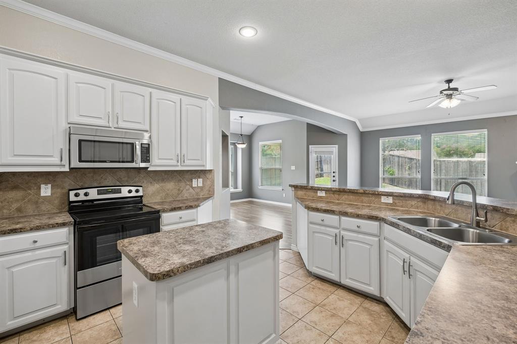 425 Corriente Trail Azle, TX 76020 - Photo 10 of 29