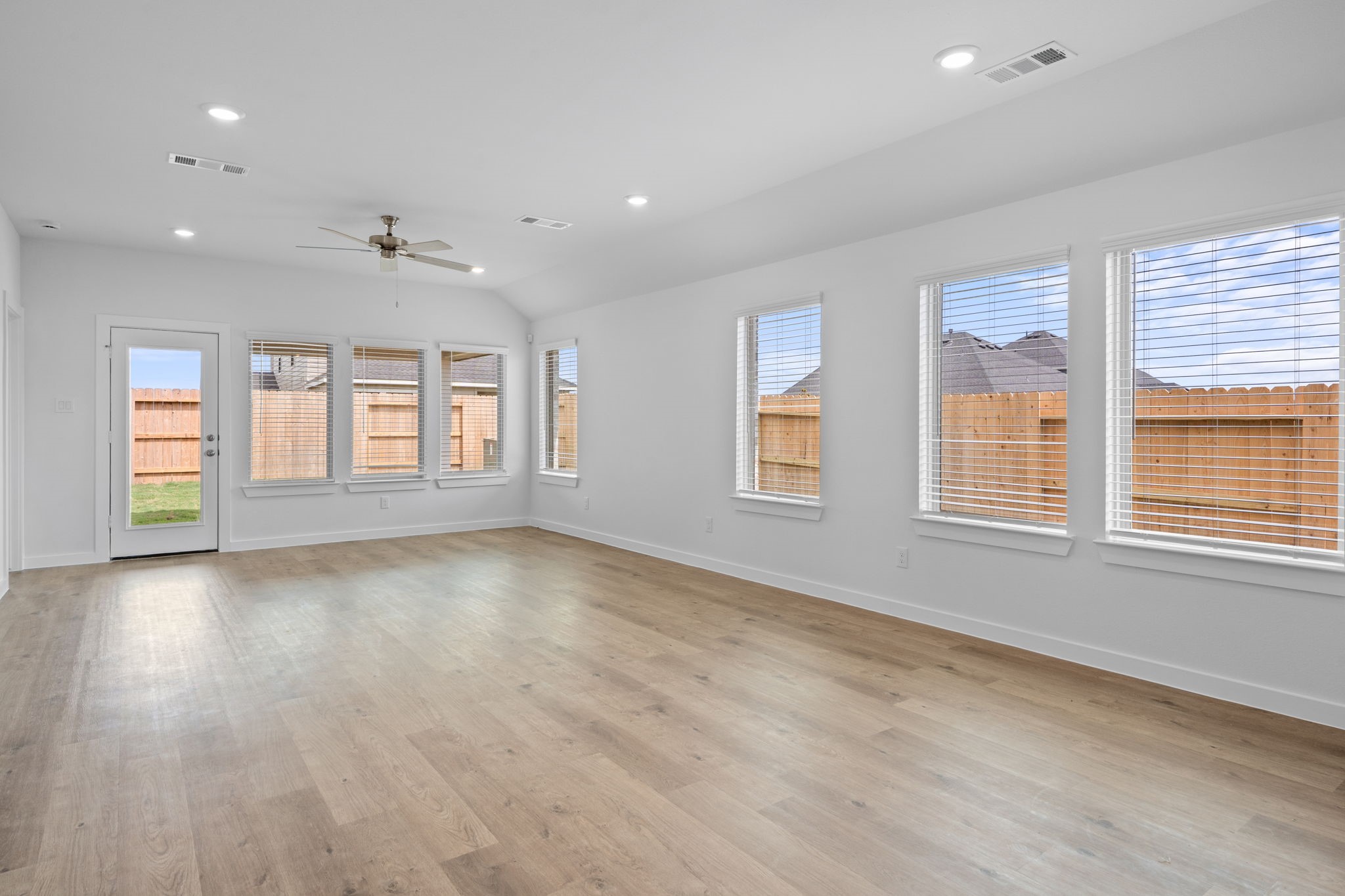 328 Gambels Quail Road Hempstead, TX 77445 - Photo 10 of 27