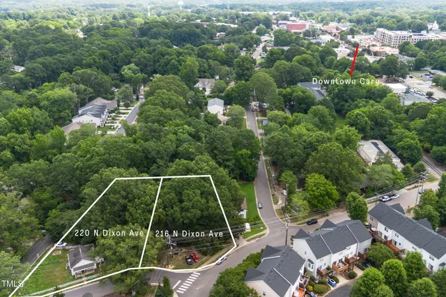 a view of a tennis court