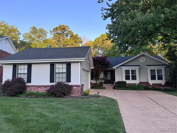 $574,900 | 876 Sugar Hill Drive, Manchester, MO 63021
