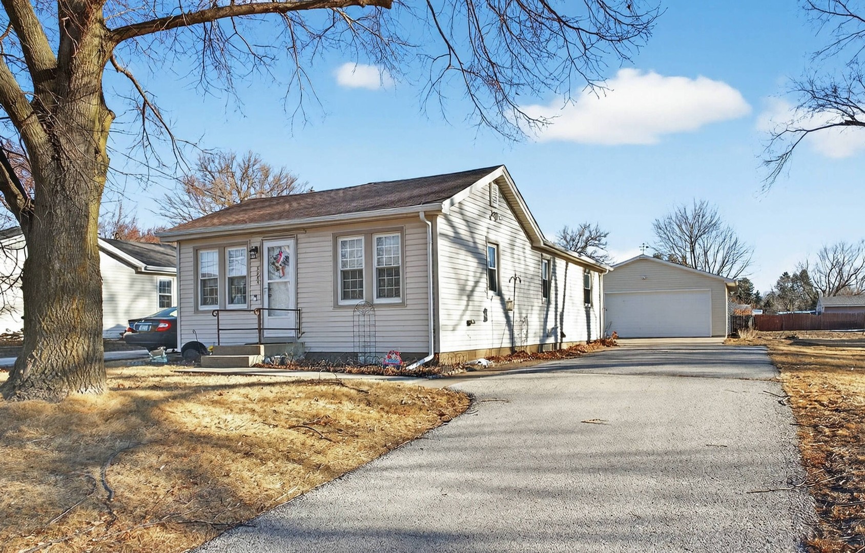 3285 Moencks Road Bettendorf, IA 52722 - Photo 1 of 20 Gallery Image 1