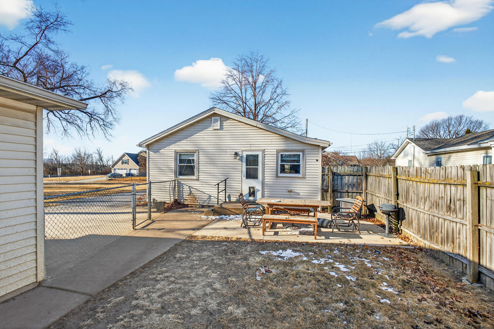 3285 Moencks Road Bettendorf, IA 52722 - Photo 3 of 20 Gallery Image 3