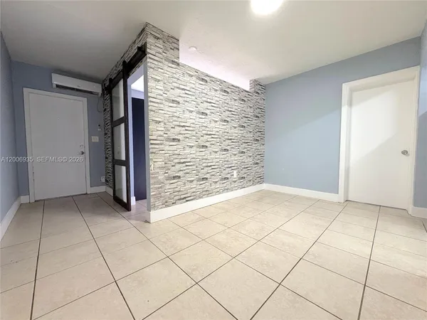 $1,950 | 1815 McKinley Street, Unit 9, Hollywood, FL 33020