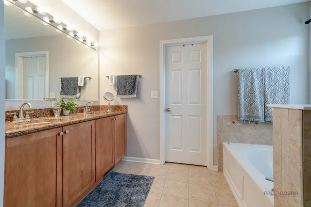 $499,999 | 683 Niagara Drive, Volo, IL 60073