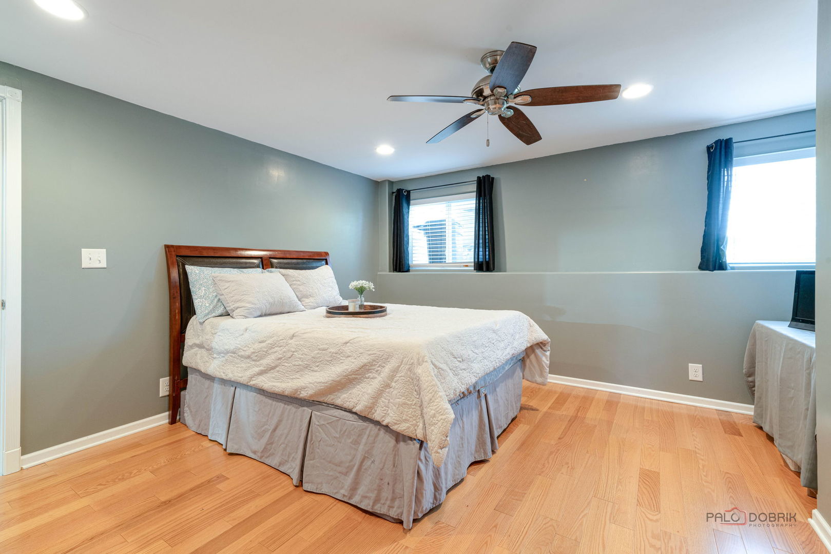 683 Niagara Drive Volo, IL 60073 - Photo 18 of 25 a bedroom with a bed and window
