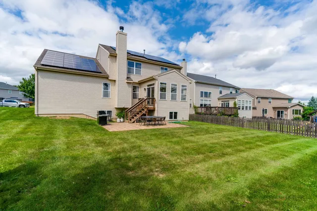 $499,999 | 683 Niagara Drive, Volo, IL 60073