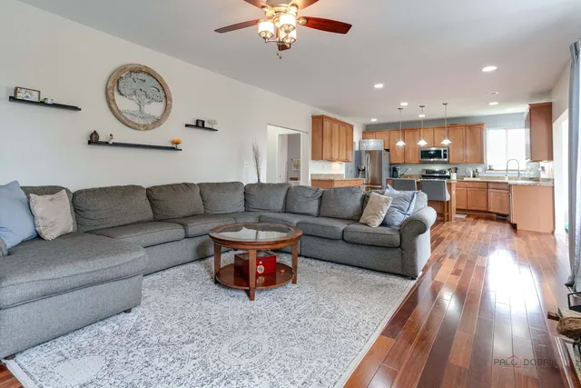 $499,999 | 683 Niagara Drive, Volo, IL 60073