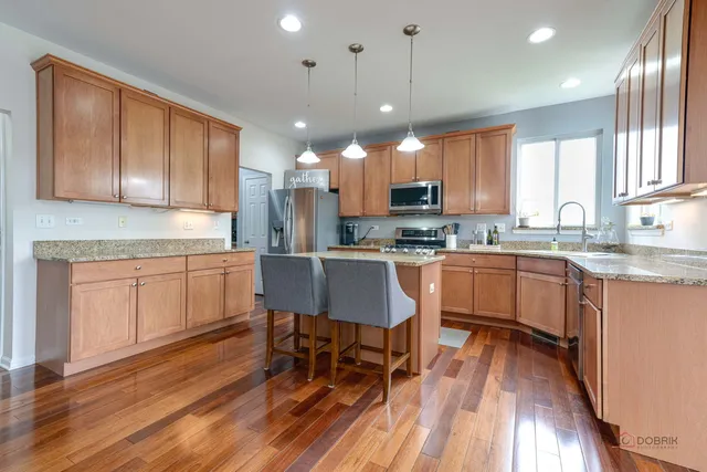 $499,999 | 683 Niagara Drive, Volo, IL 60073