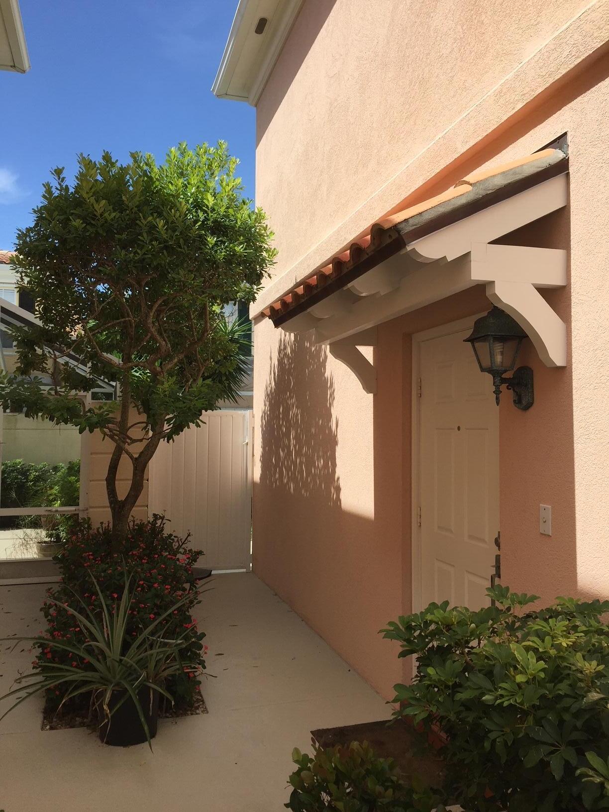 28 Live Oak Circle Tequesta, FL 33469 - Photo 2 of 7 BIMG_3306