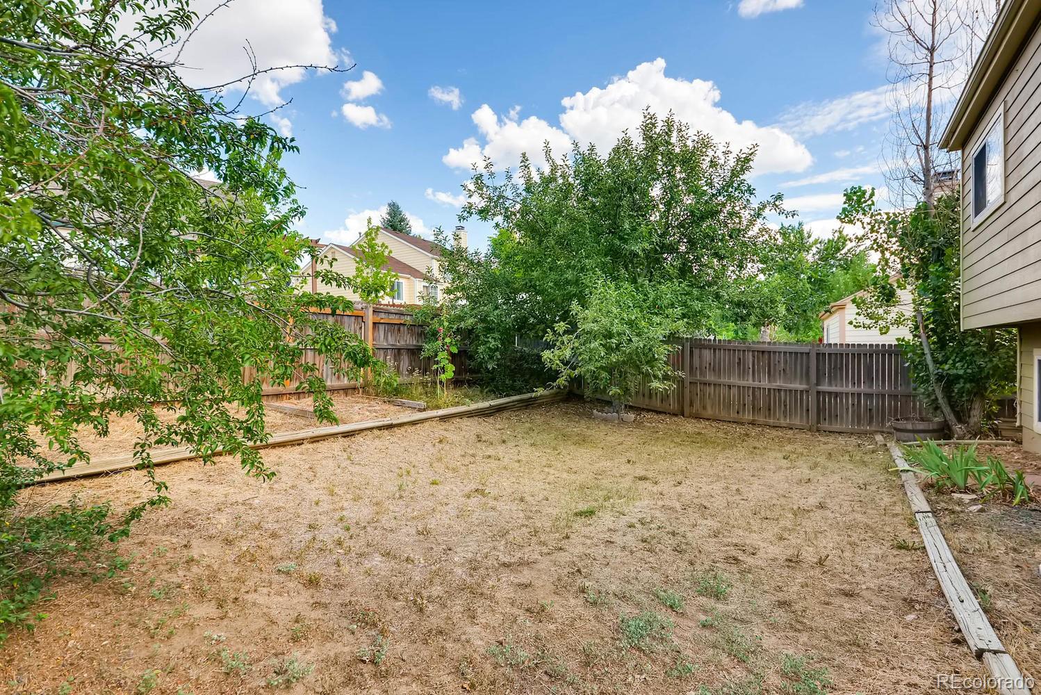 2874 South Genoa Street Aurora, CO 80013 - Photo 22 of 22 a backyard of a house