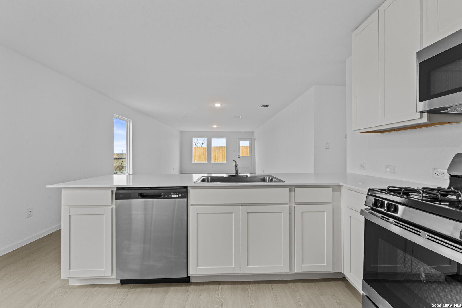 10016 Besson Boulevard Converse, TX 78109 - Photo 6 of 25